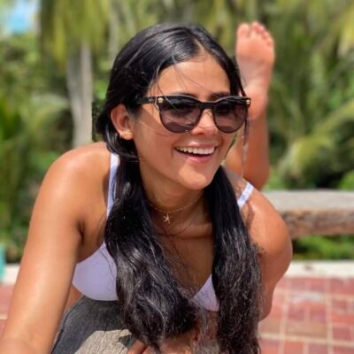 Niki Canela – All Smiles!